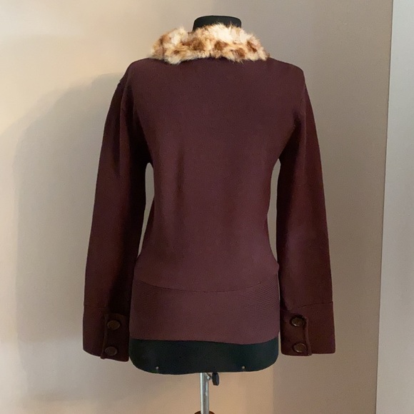 Faux Fur Collar Trim Sweater. Size M - Picture 3 of 4